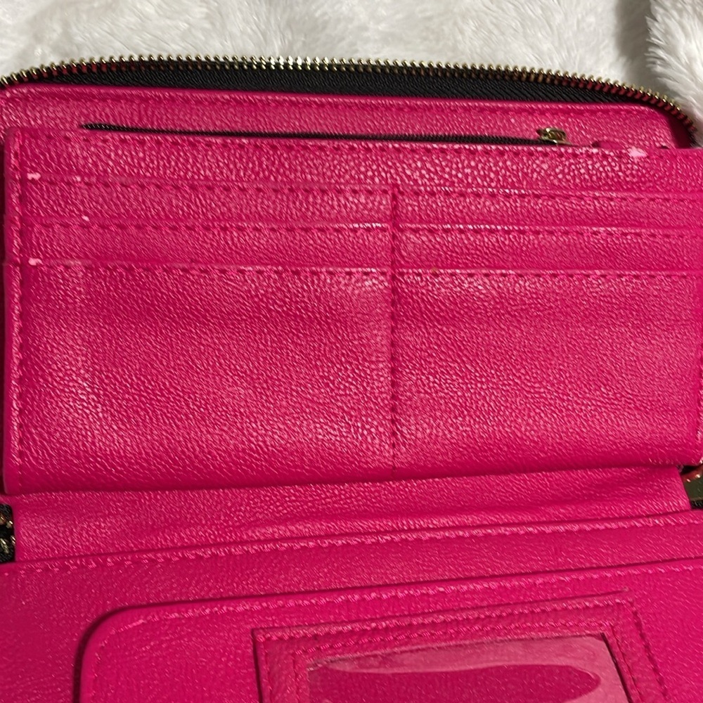 Betsey Johnson Heart Embossed Black Patent Leather Wristlet Wallet - Picture 10 of 14